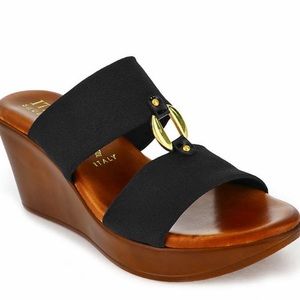 Italian Shoemakers. The Elly wedge in black.